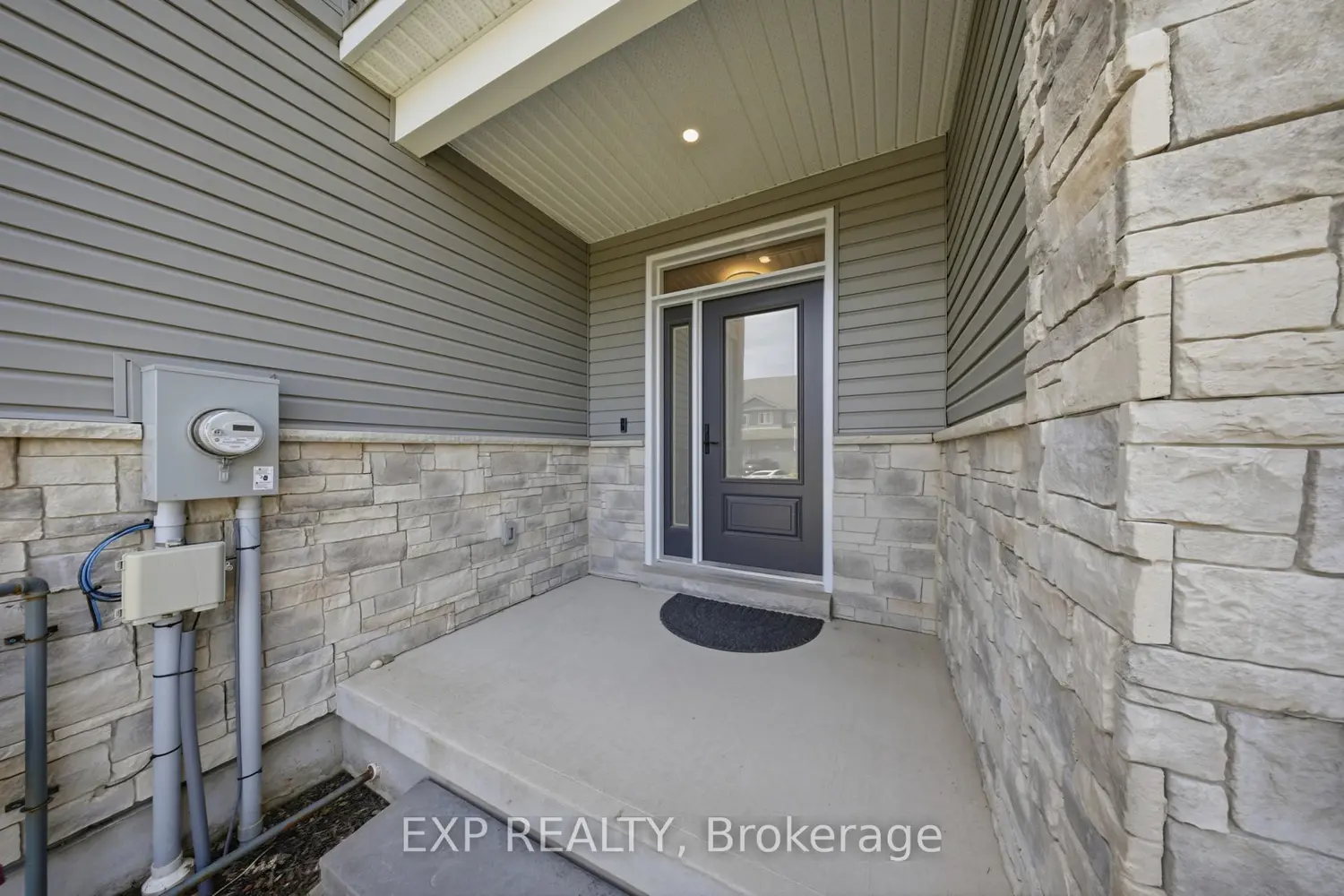 107 Stephenson Way photo 2