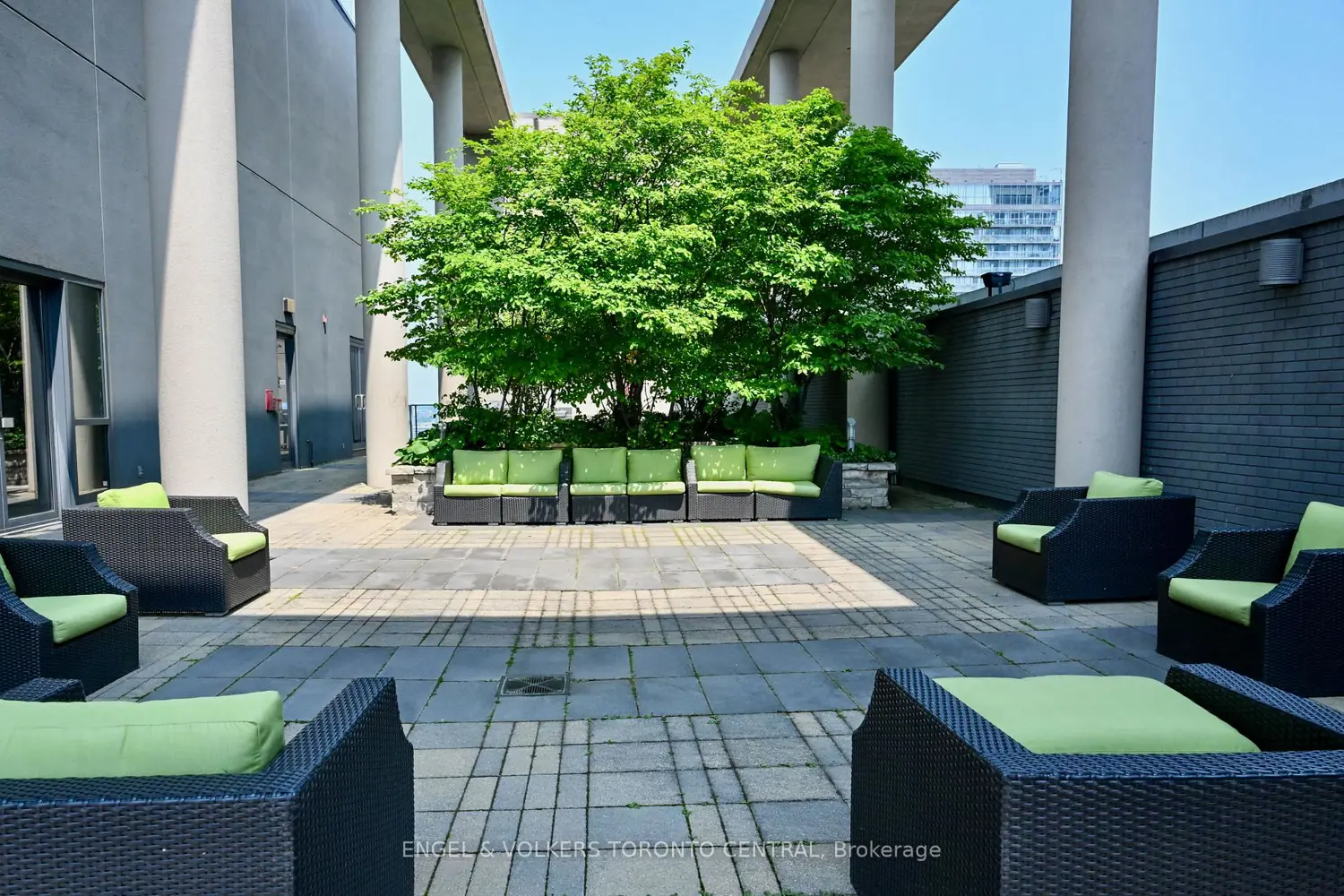 Additional image 19 of 770 Bay Street 2504