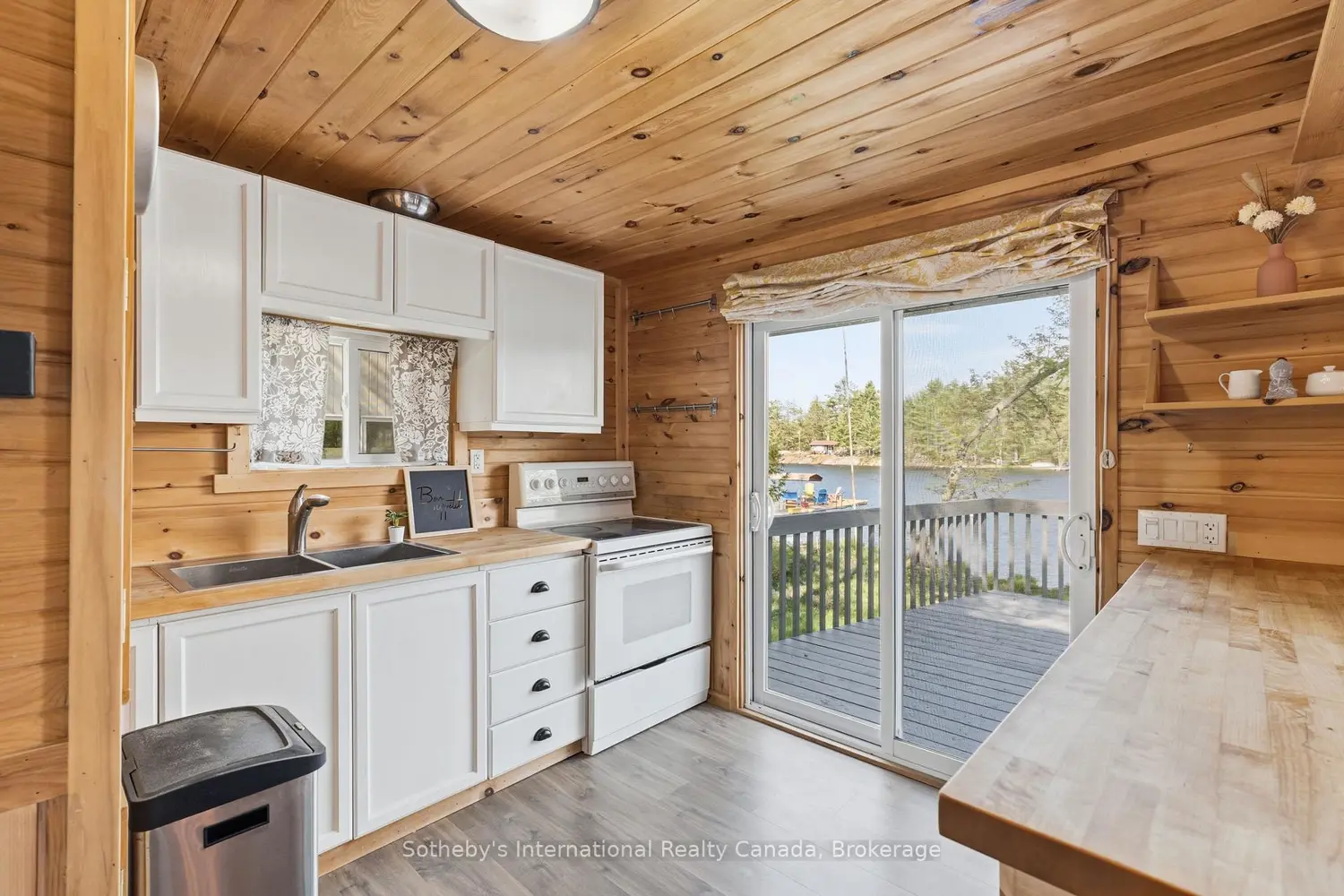 1051 Sanderson Road photo 4