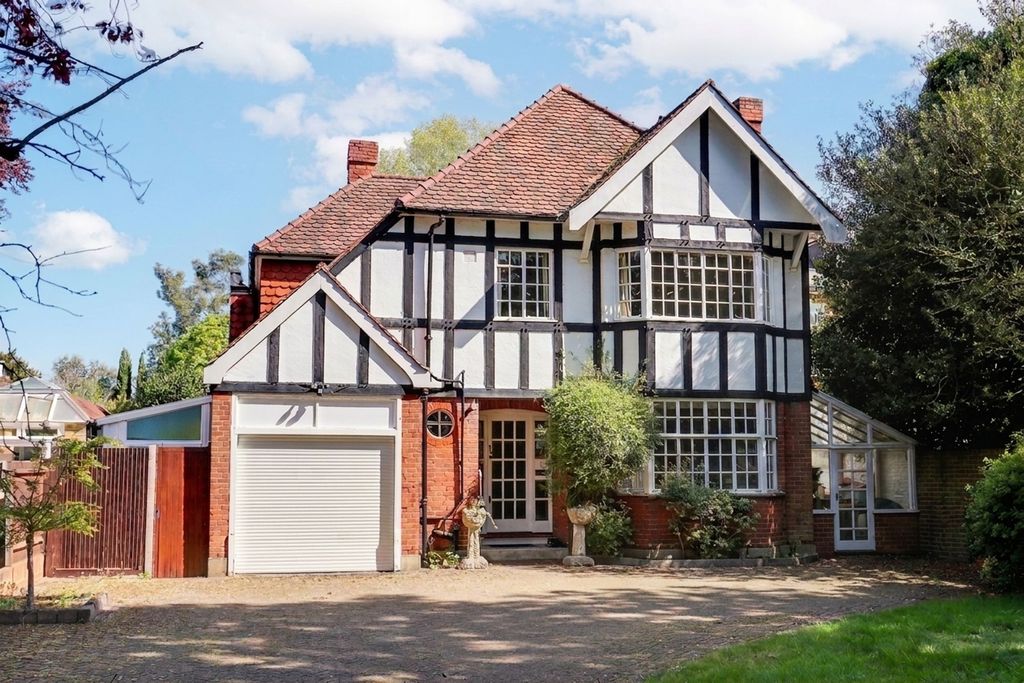 5 bed detached house for salePalace Road, East Molesey KT8