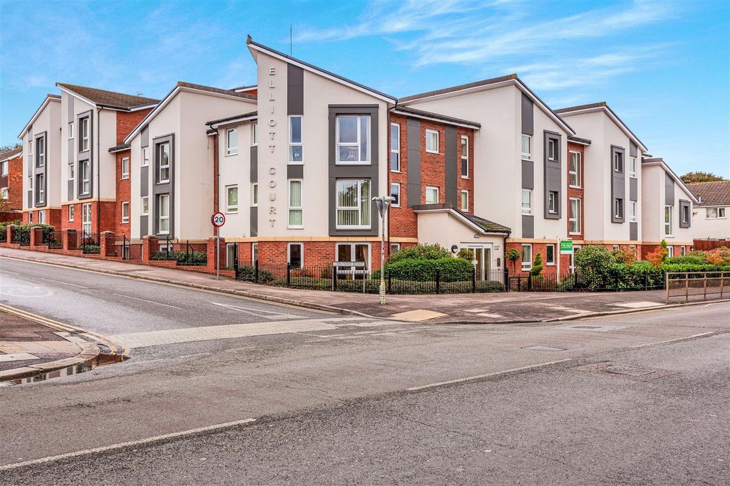 Additional image 18 of 2 bed flat for saleElliott Court, High Street North, Dunstable LU6