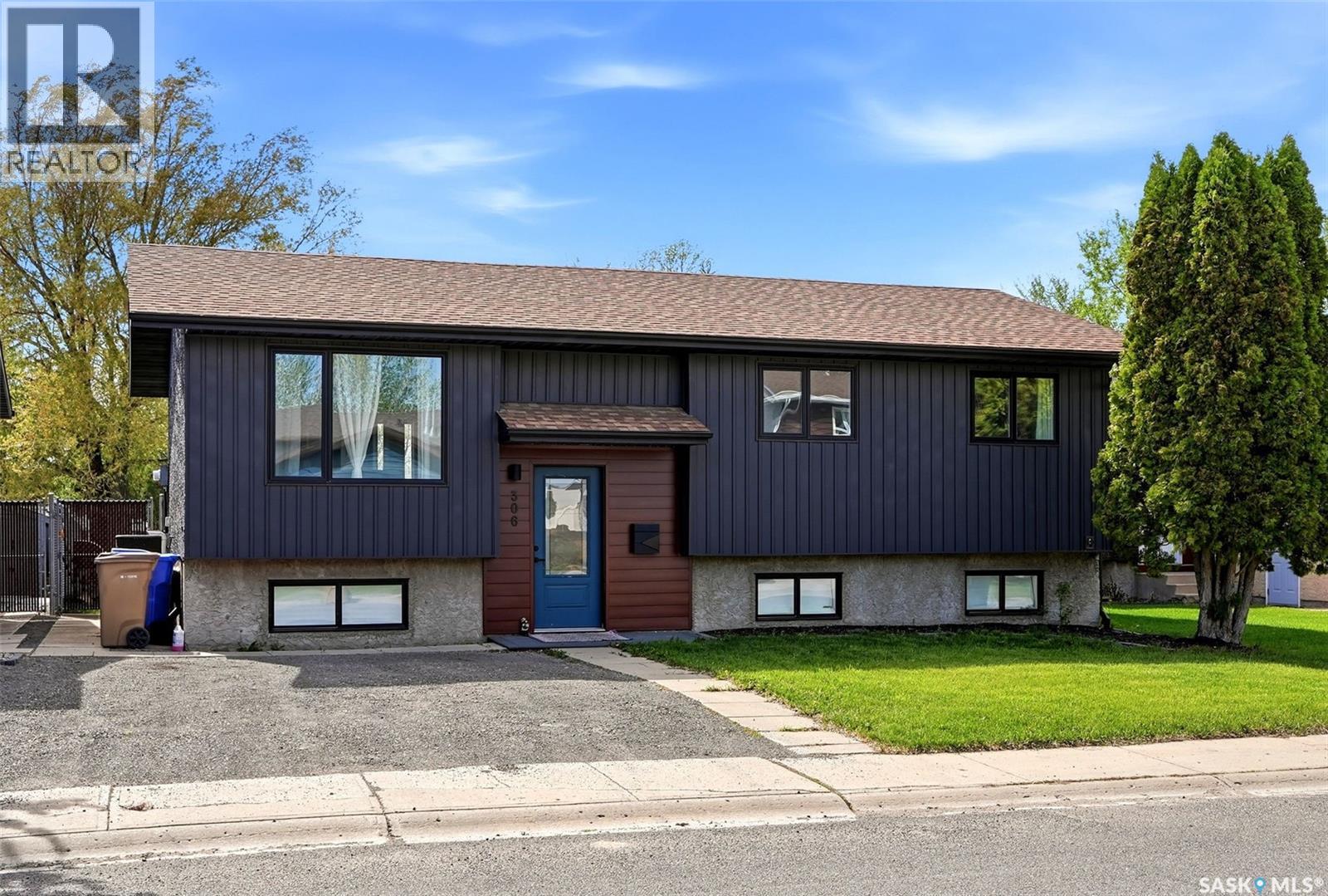 306 Howe PLACE
