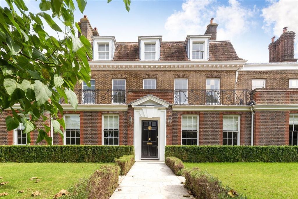 8 bed semi-detached house for saleHampton Court Road, East Molesey, Richmond KT8