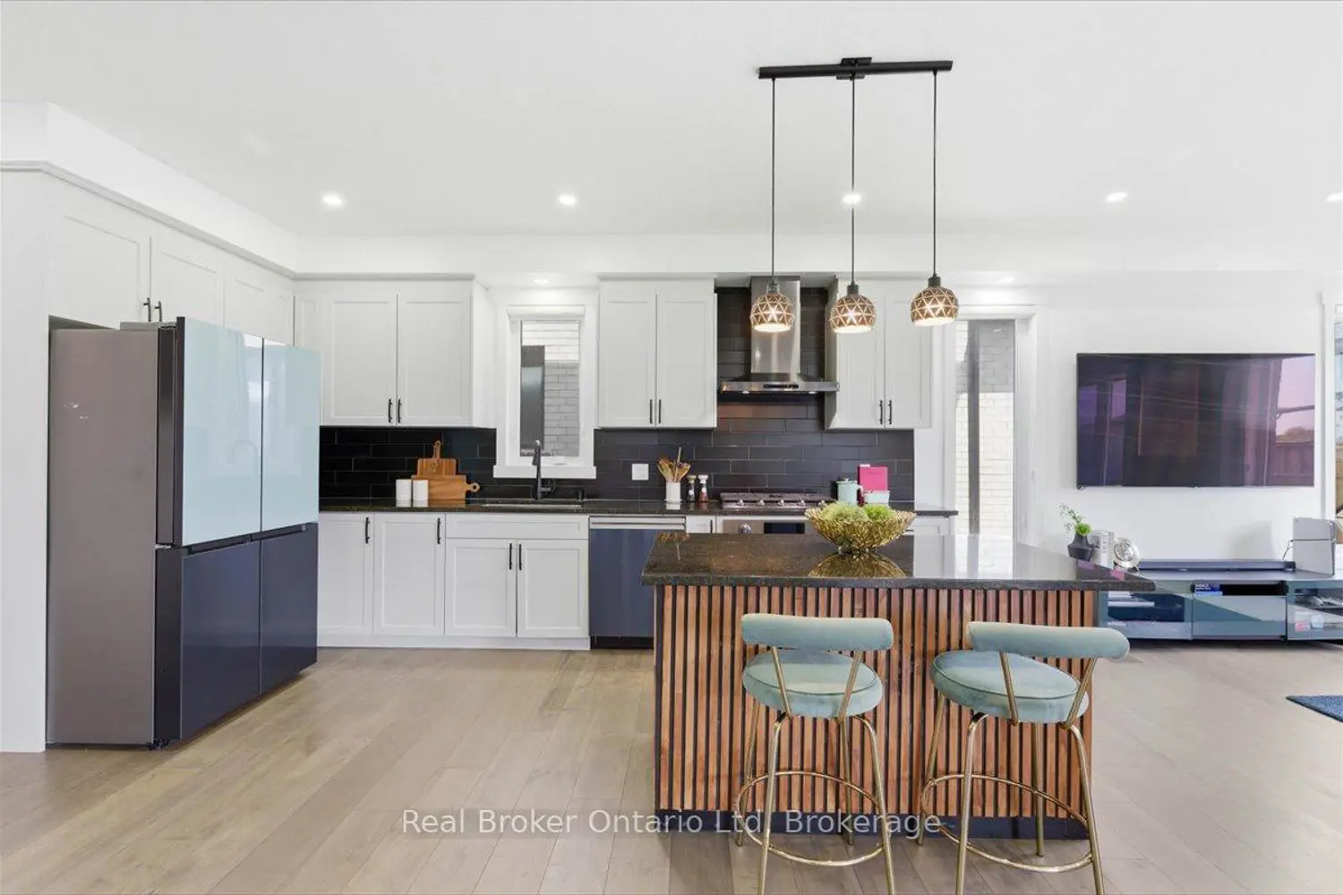 92 Moon Crescent photo 5