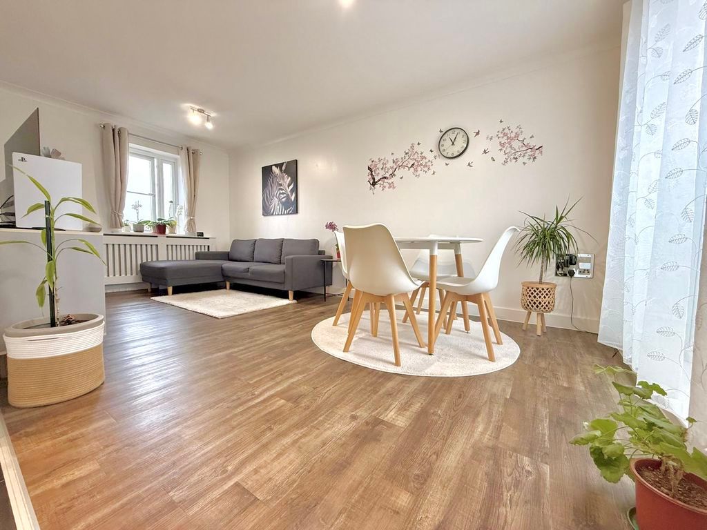 Additional image 4 of 2 bed flat for saleVauxhall Way, Dunstable LU6