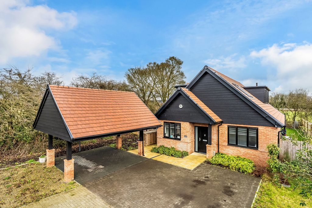 3 bed detached house for saleMerlin Drive, Edenbridge, Kent TN8