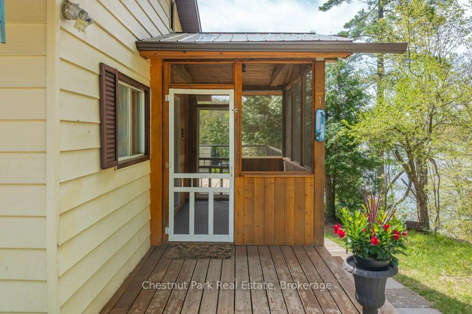 1026 Carlson Place photo 5