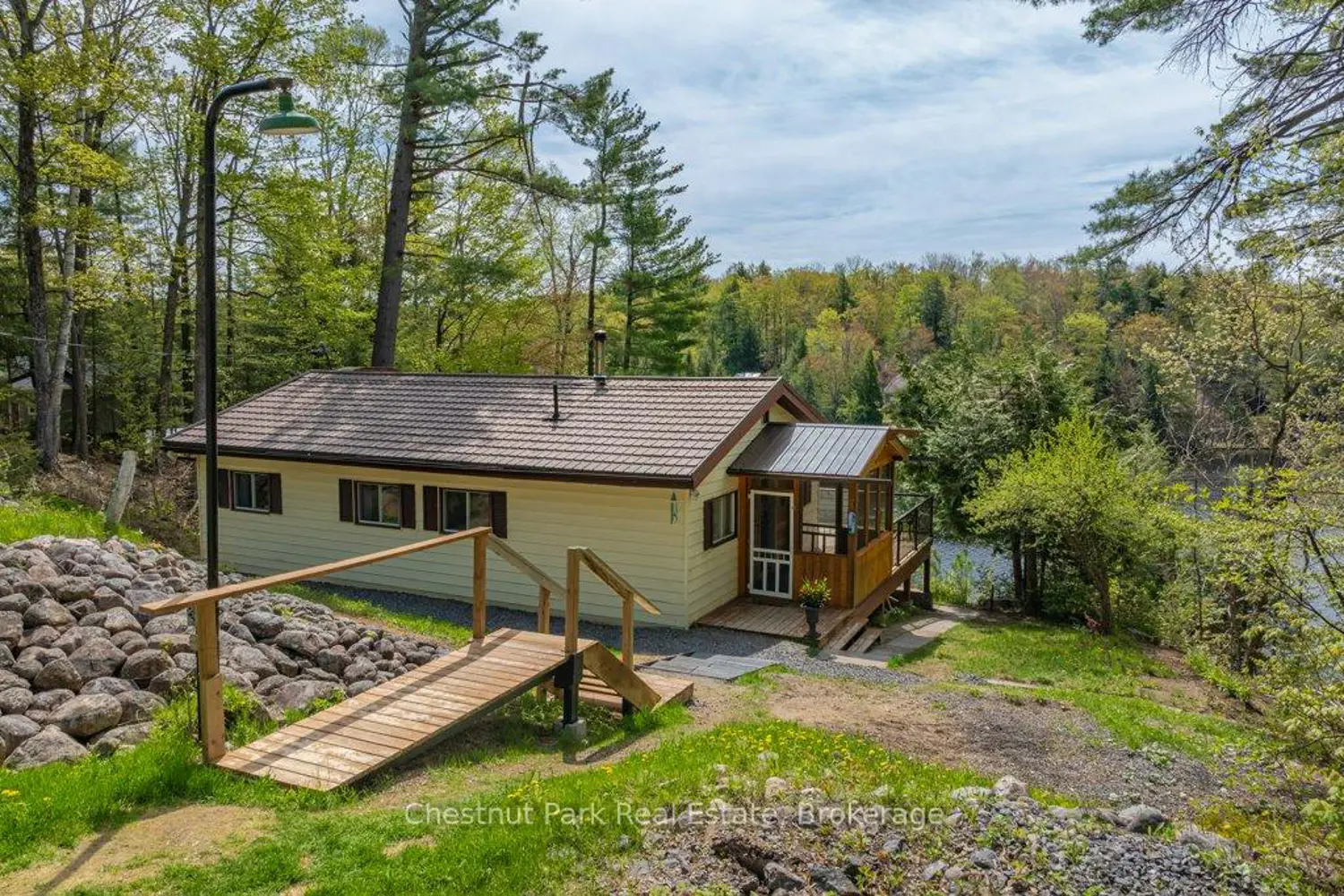 1026 Carlson Place photo 3