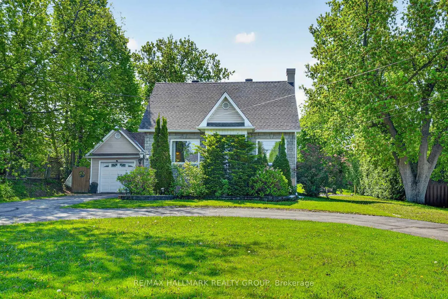 6988 Notre Dame Street photo 4