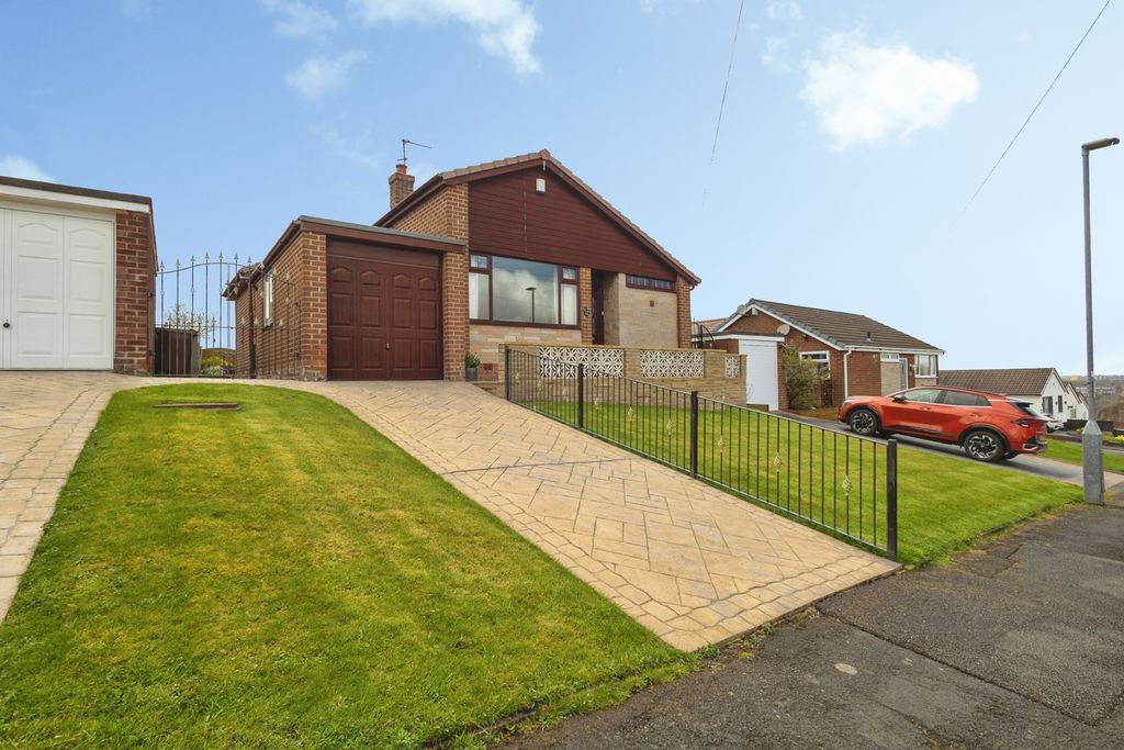 2 bed detached house for saleLaburnum Avenue, Dukinfield, Greater Manchester SK16