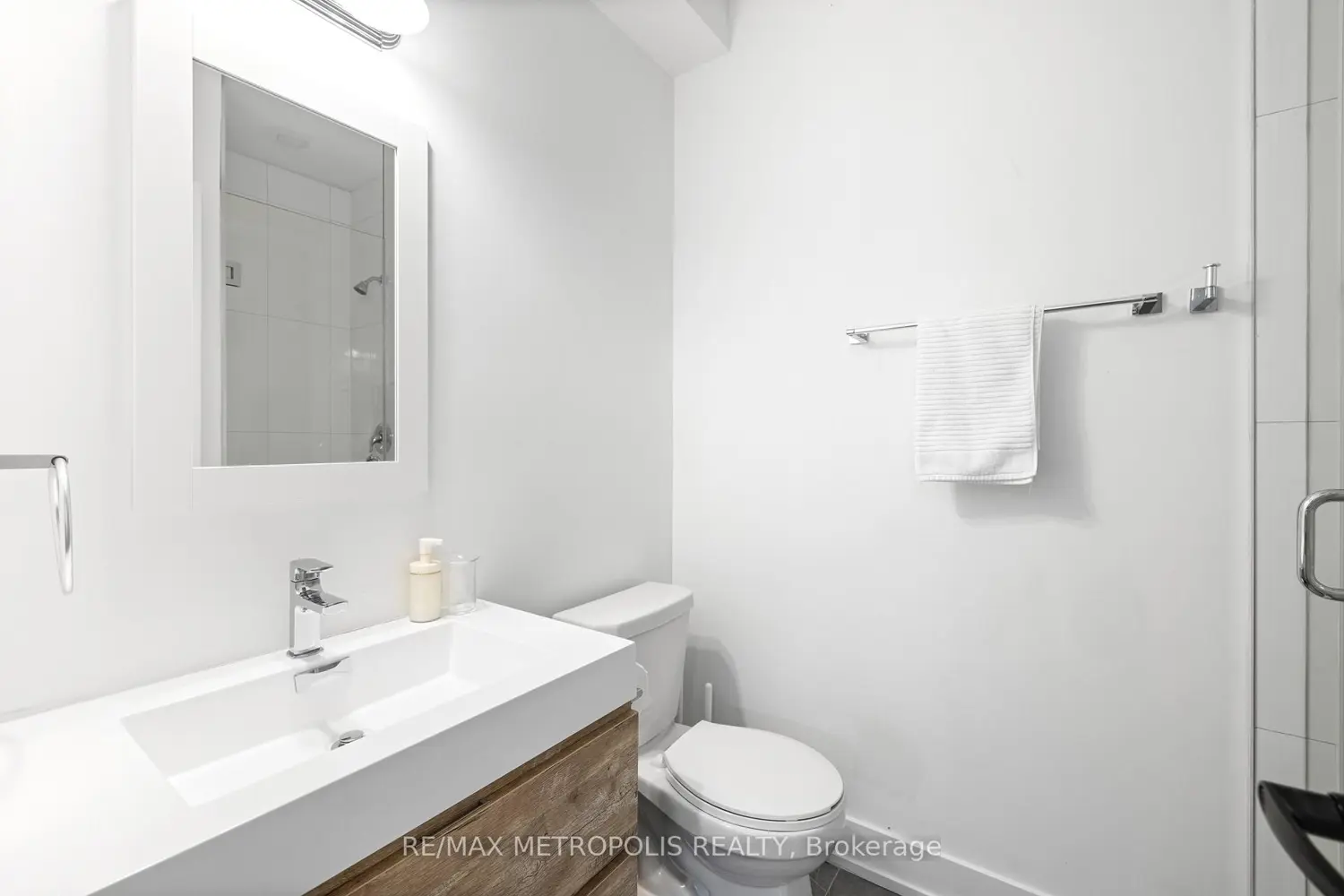 Additional image 9 of 447 Lansdowne Avenue