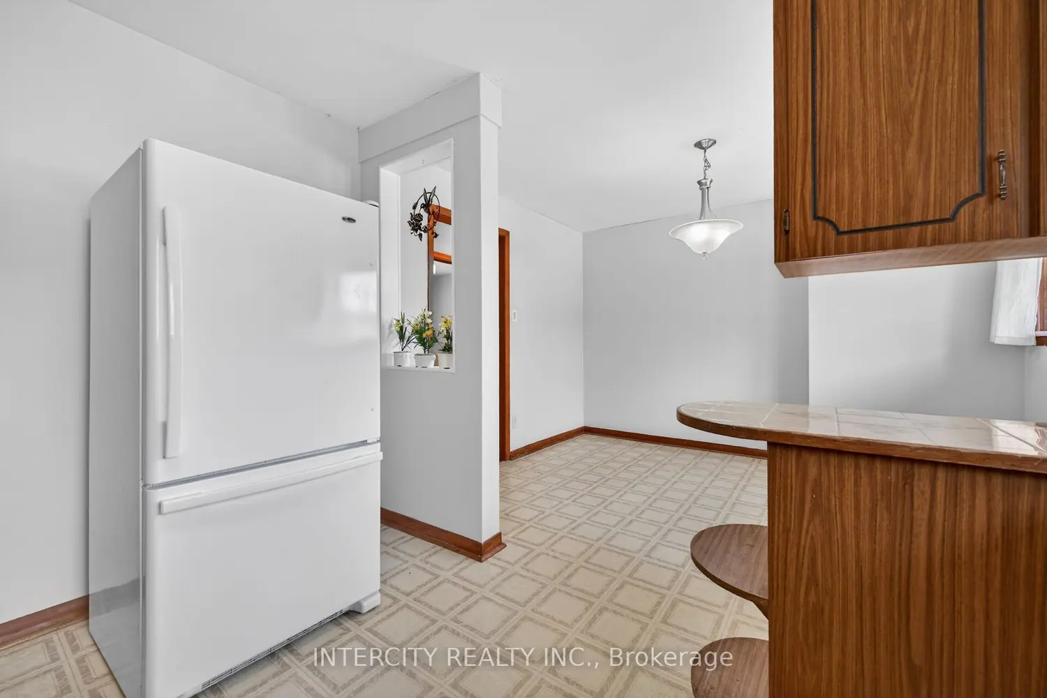 Additional image 7 of 8735 Howe Crescent