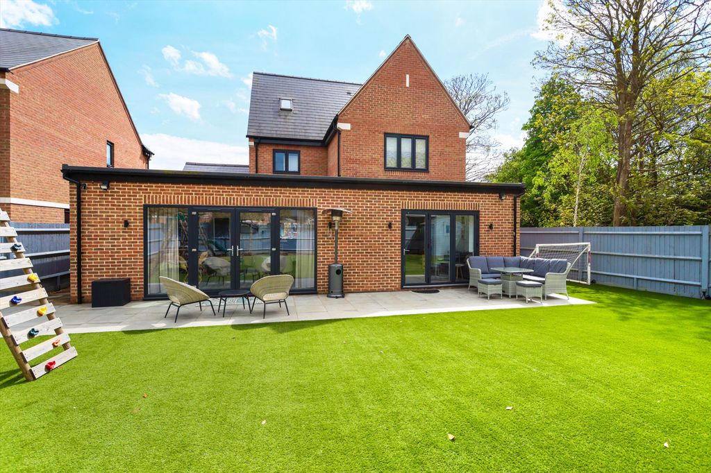 Additional image 14 of 5 bed detached house for saleBridges Avenue, East Molesey, Surrey KT8