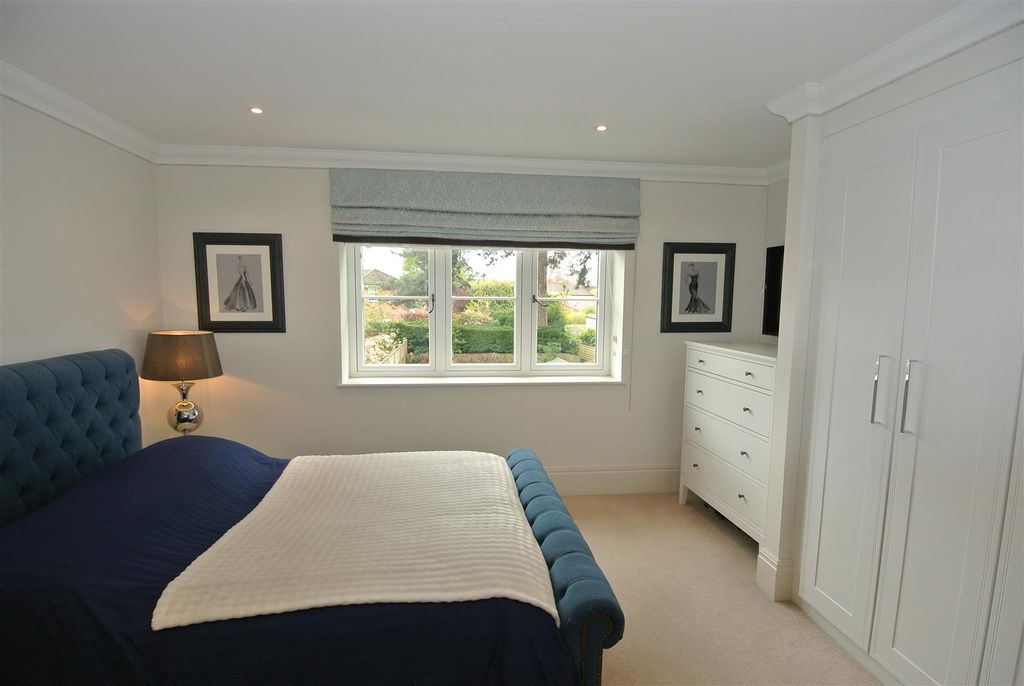 Additional image 26 of 4 bed property for saleNorthcroft Road, Englefield Green, Egham TW20