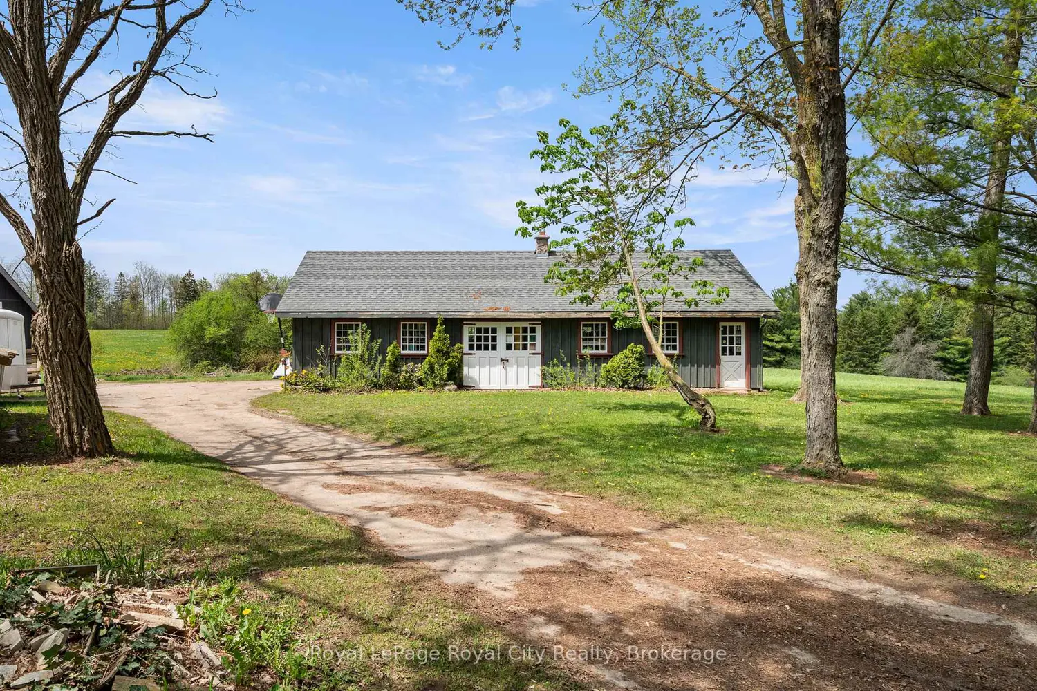 5902 Sideroad 6 photo 4