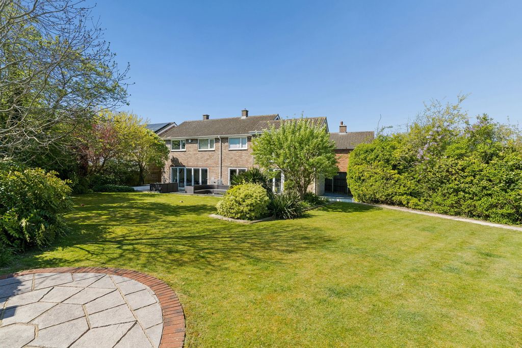 Additional image 3 of 5 bed detached house for saleCoombe Drive, Dunstable LU6