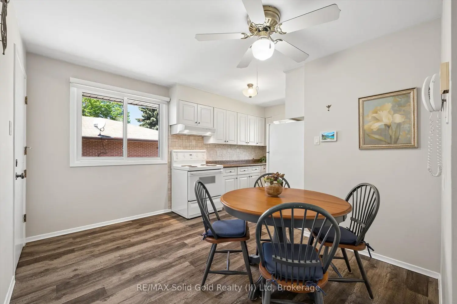 105 Silverspring Crescent photo 4
