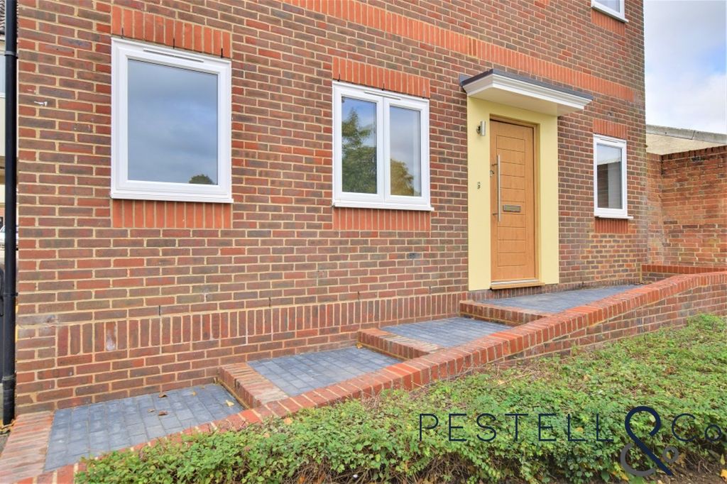 2 bed flat for saleTwyford Court, Great Dunmow CM6