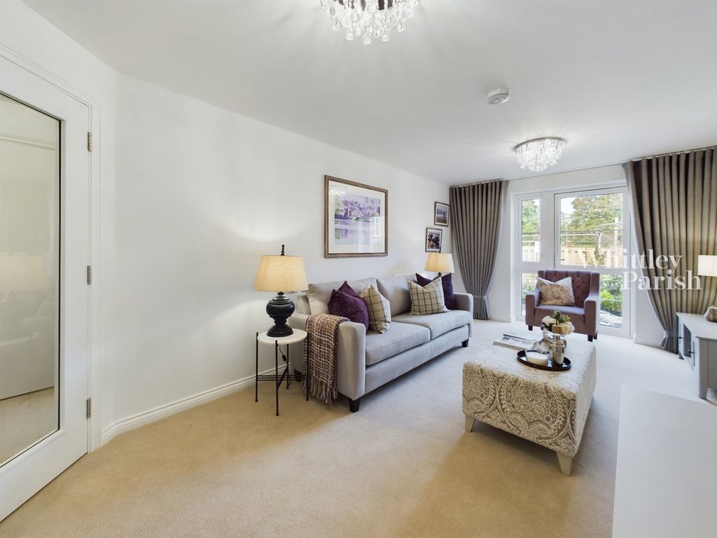 1 bed flat for salePark Road, Diss IP22 photo 5