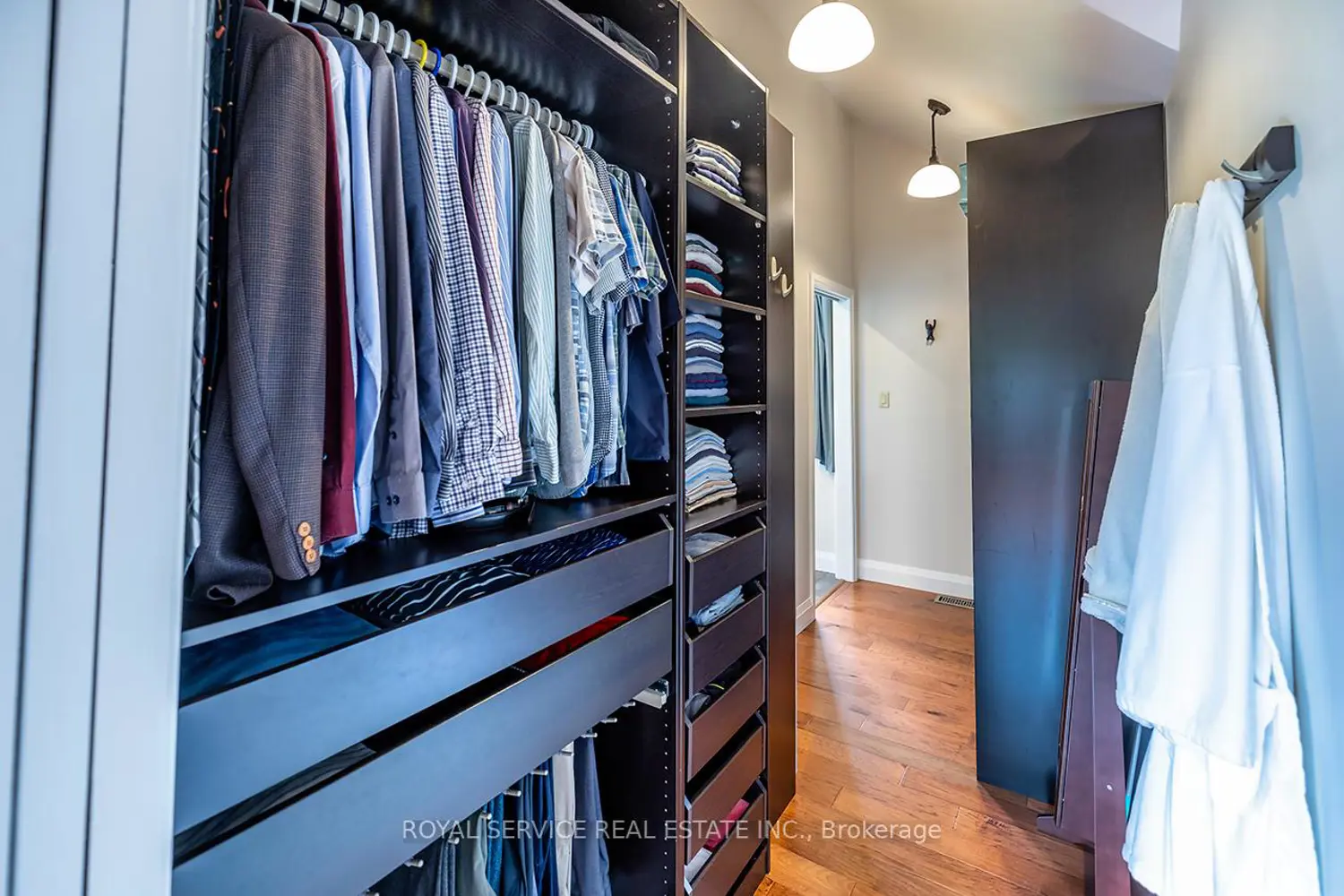 709 Carveth Drive photo 5