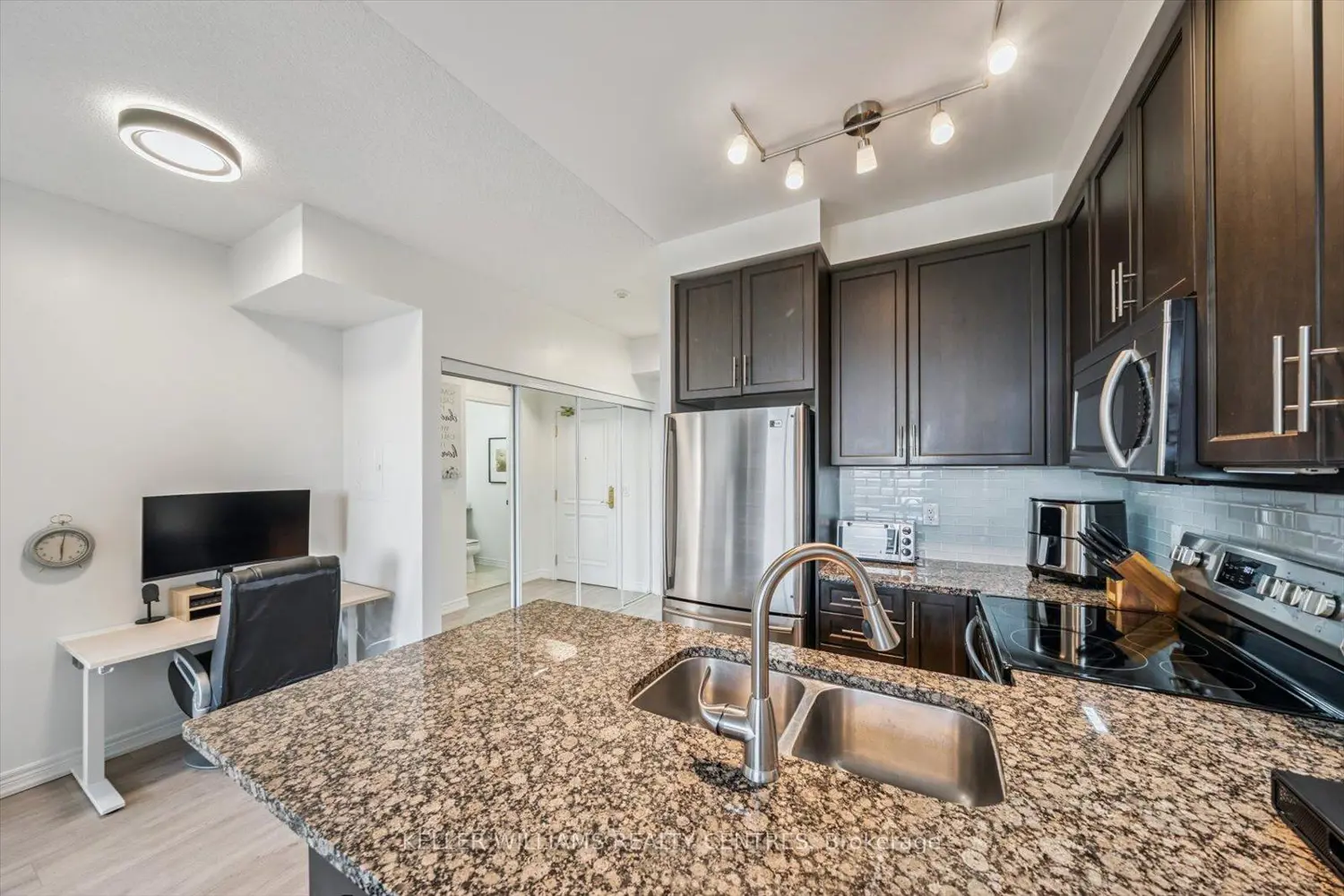 9245 Jane Street 902