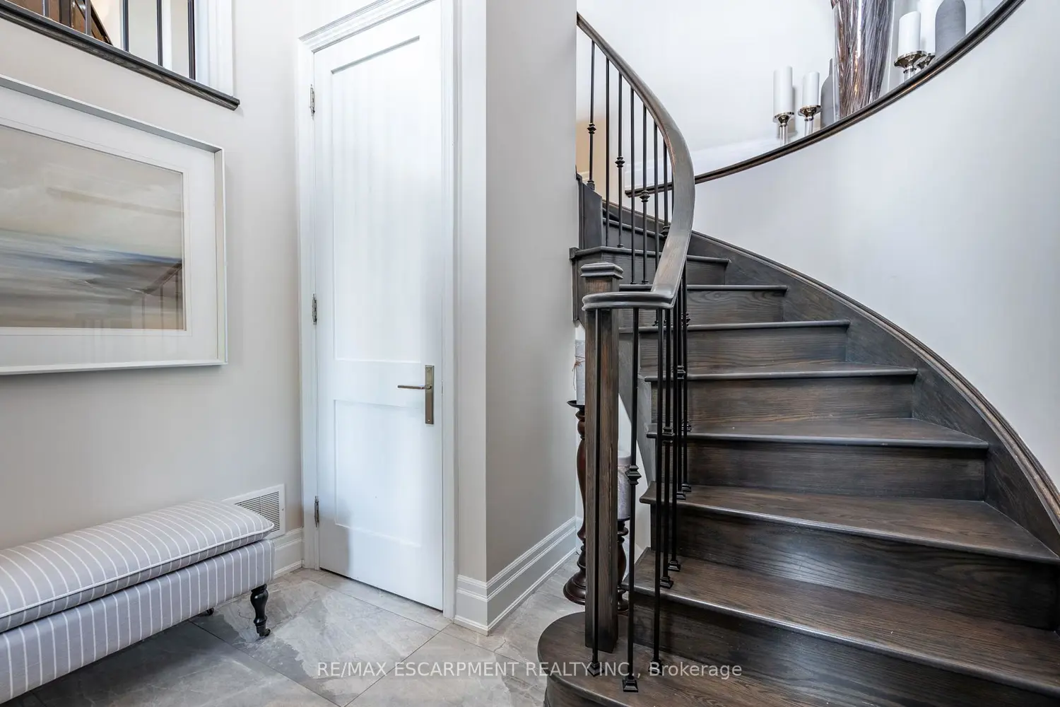 190 Dorval Drive photo 2