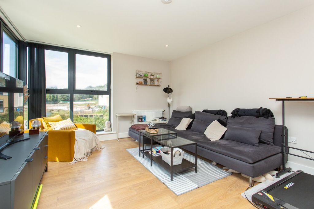 2 bed flat for saleCrabble Hill, Dover, Kent CT17 photo 4