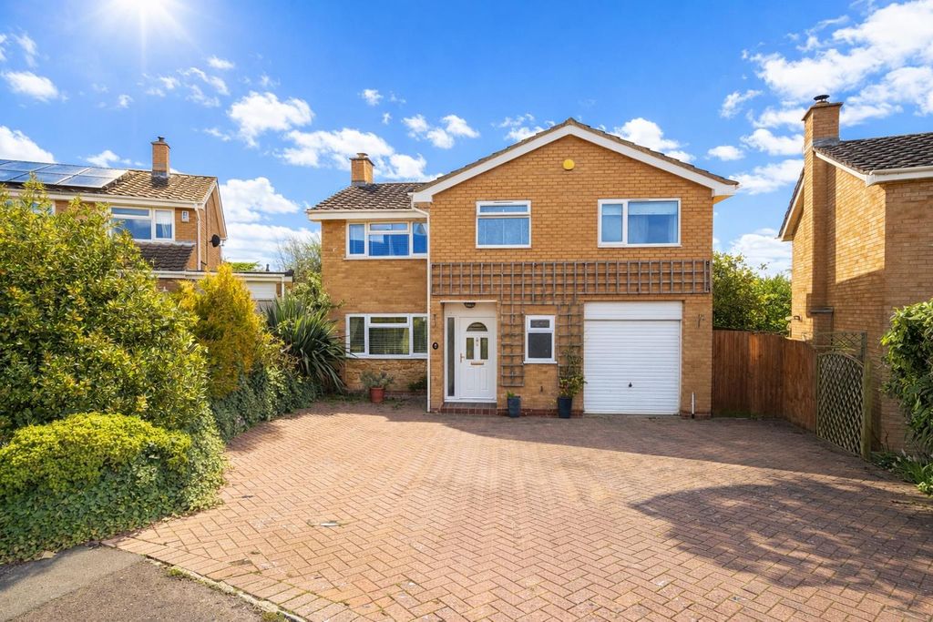 4 bed property for saleConiston Close, Daventry NN11