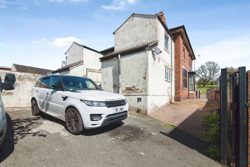 Additional image 20 of 5 bed semi-detached house for saleDixons Green Road, Dudley DY2