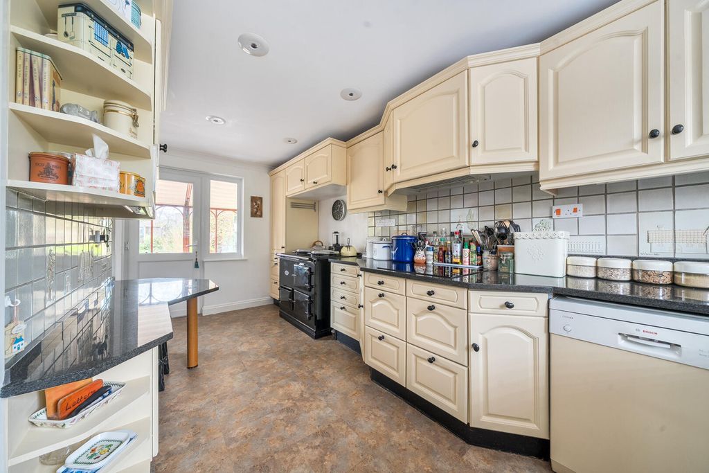 3 bed detached house for salePotterne Road, Devizes SN10 photo 5