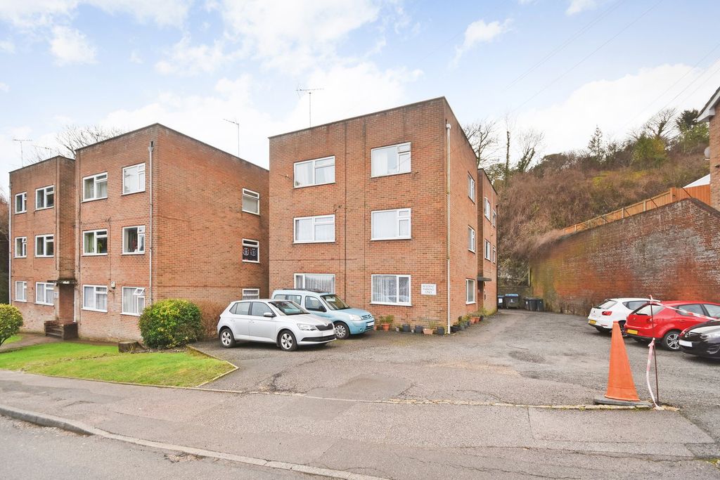 2 bed flat for saleEaves Road, Elms Vale, Dover CT17