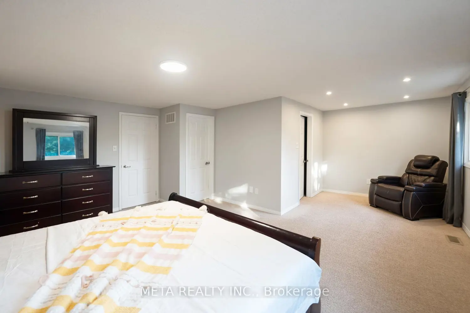 12 Heaver Drive photo 3
