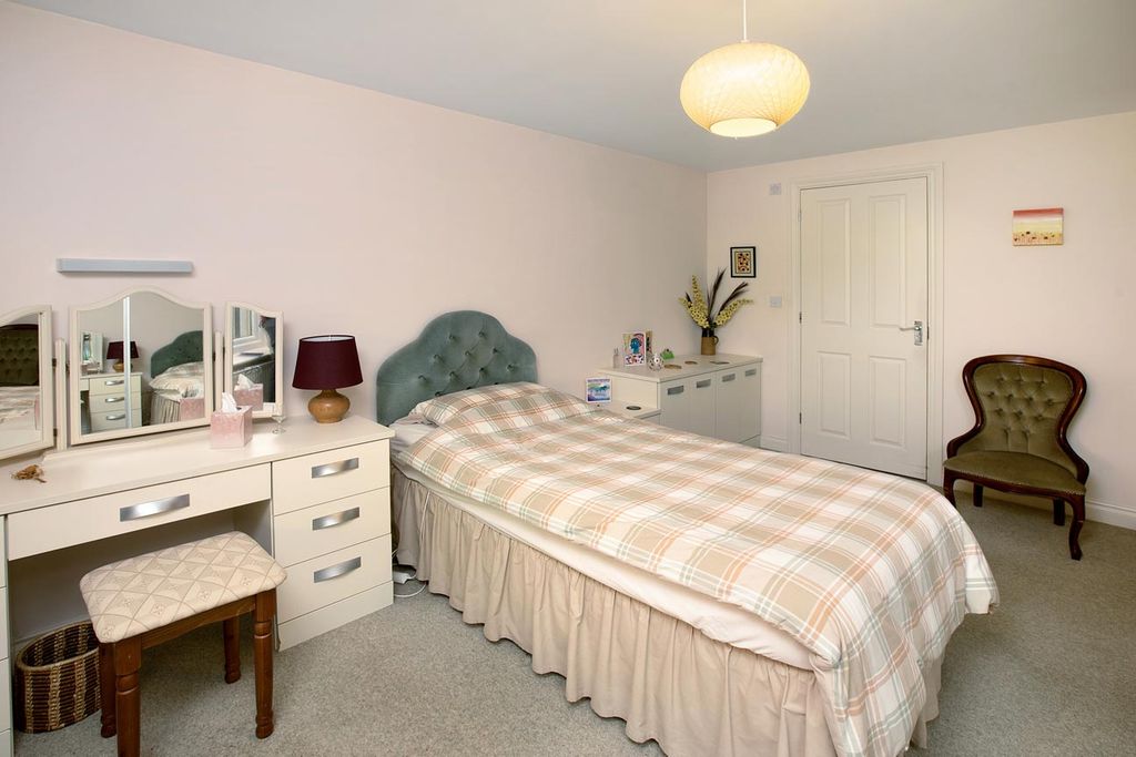 Additional image 10 of 2 bed flat for saleMarine Parade, Dawlish EX7