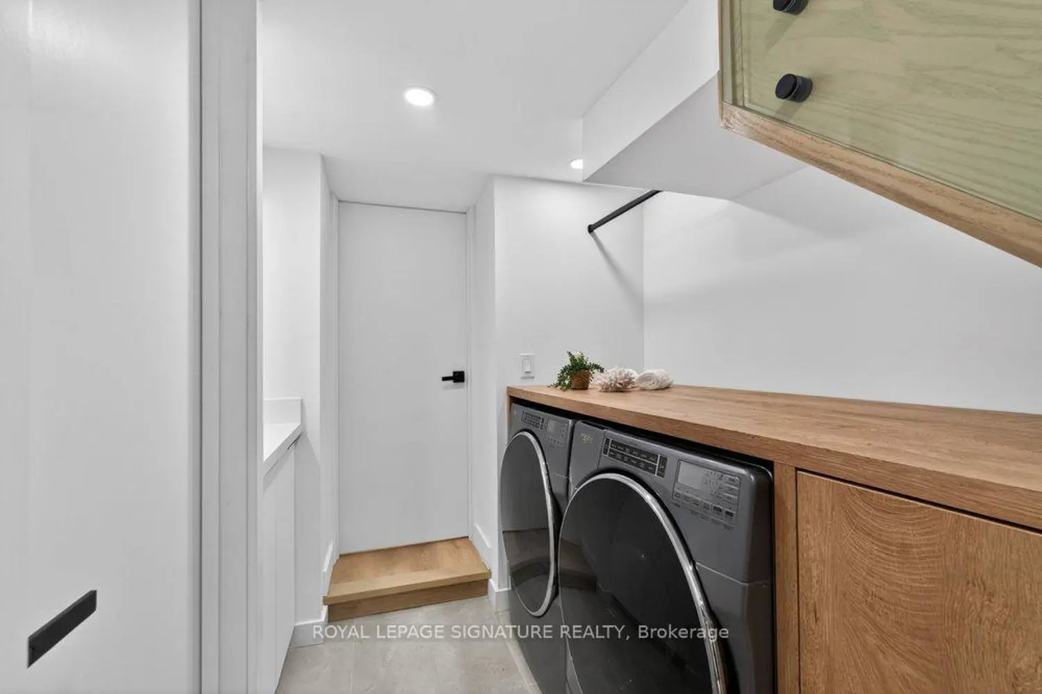 Additional image 12 of 228 Queensdale Avenue