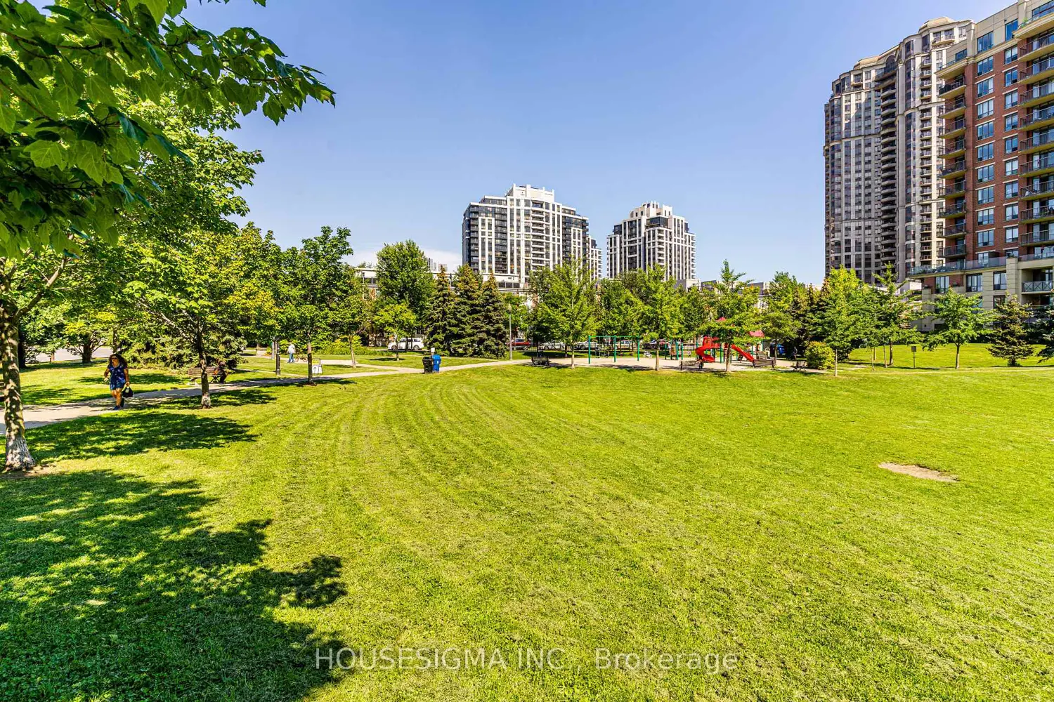 Additional image 18 of 28 Harrison Garden Boulevard 901