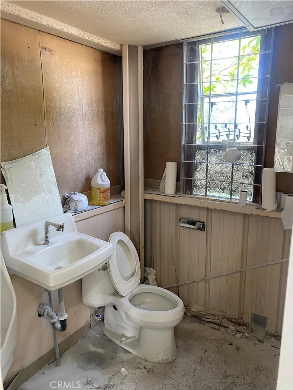 531 E Oaks St, Compton, CA 90221 photo 4