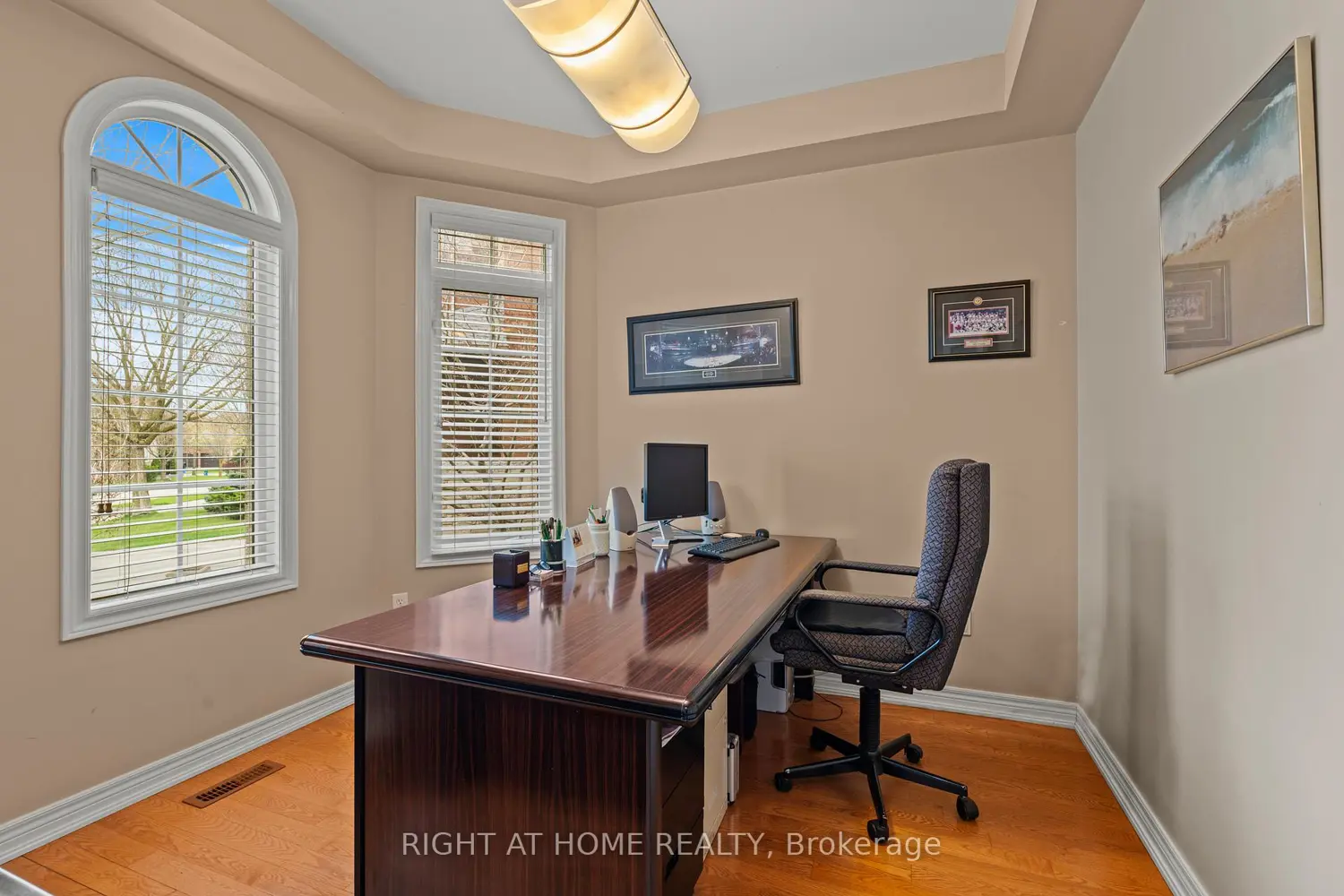 2275 Whitecliffe Way photo 4