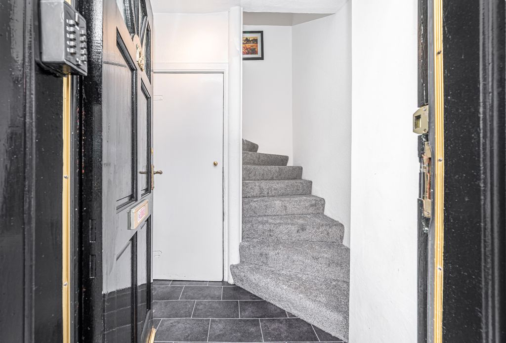 Additional image 7 of 2 bed flat for sale128 High Street, Kinross KY13