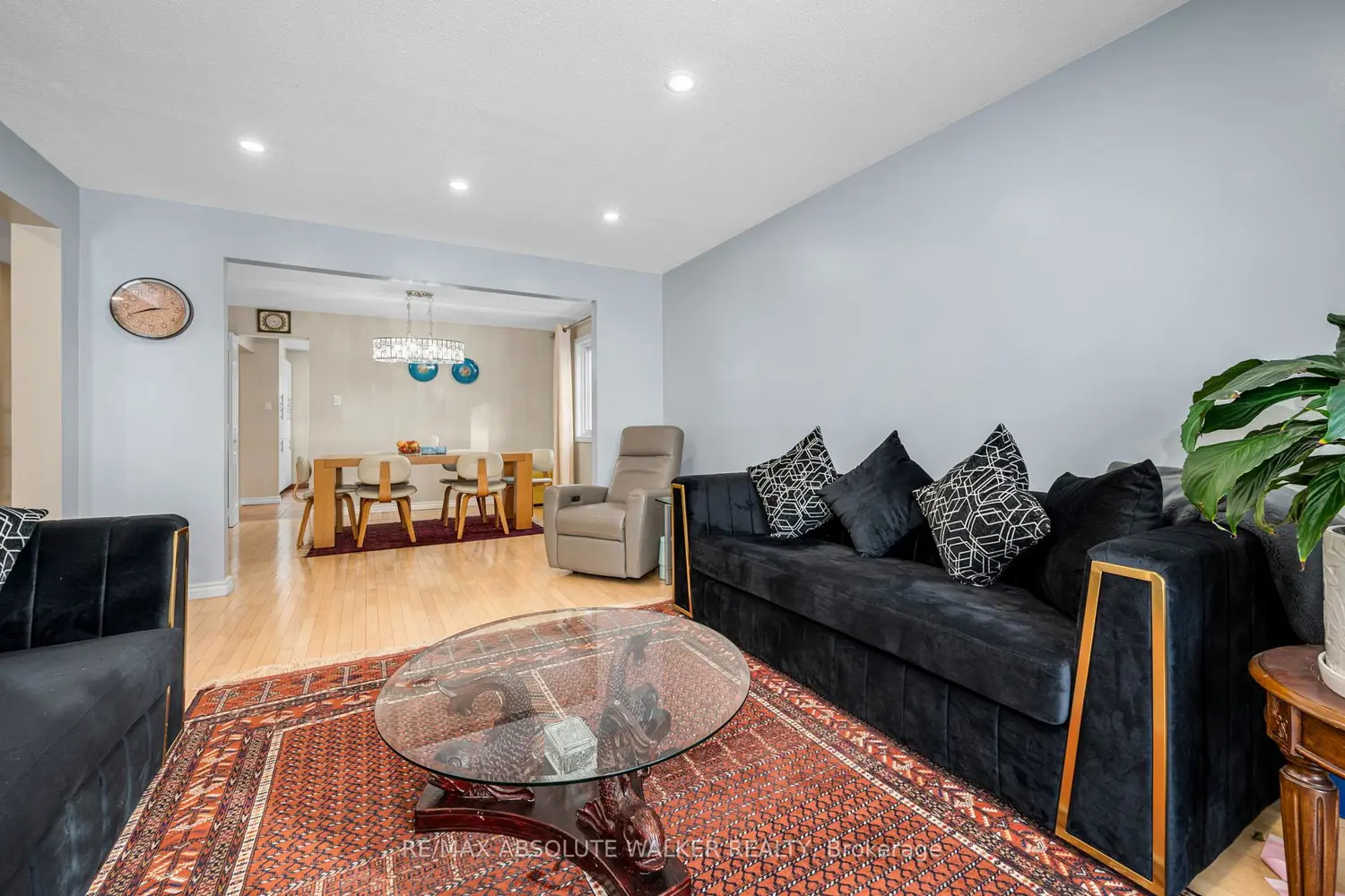 1849 Montereau Avenue photo 2