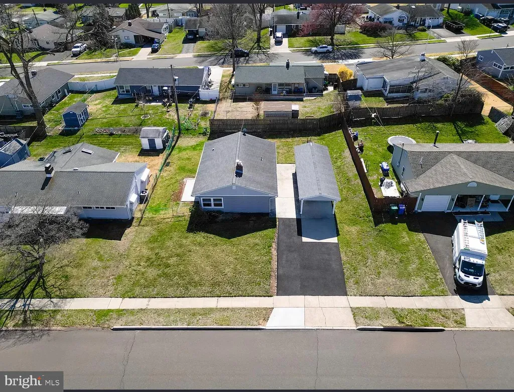 49 Mistletoe Lane, Levittown, PA 19054