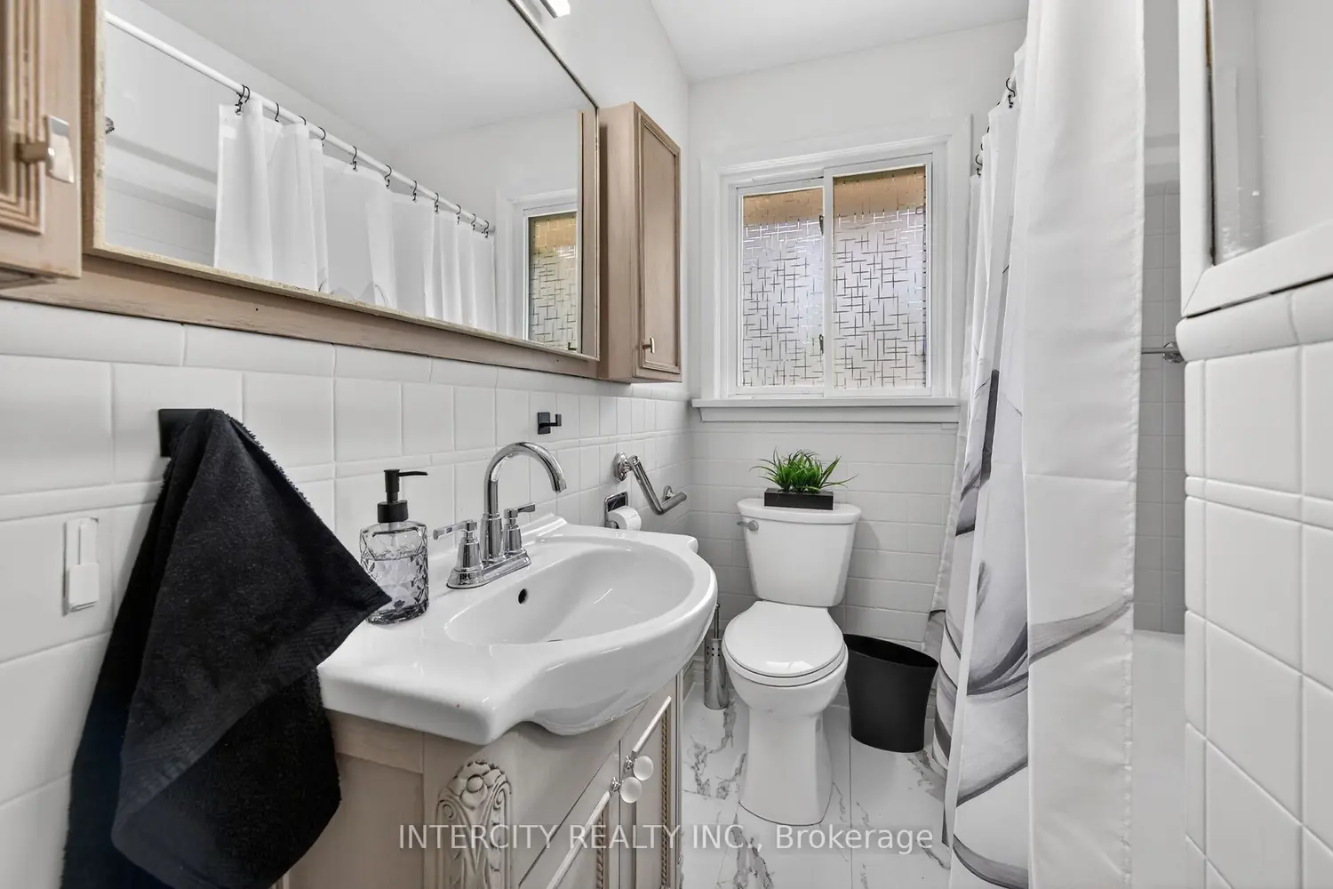 Additional image 12 of 8735 Howe Crescent