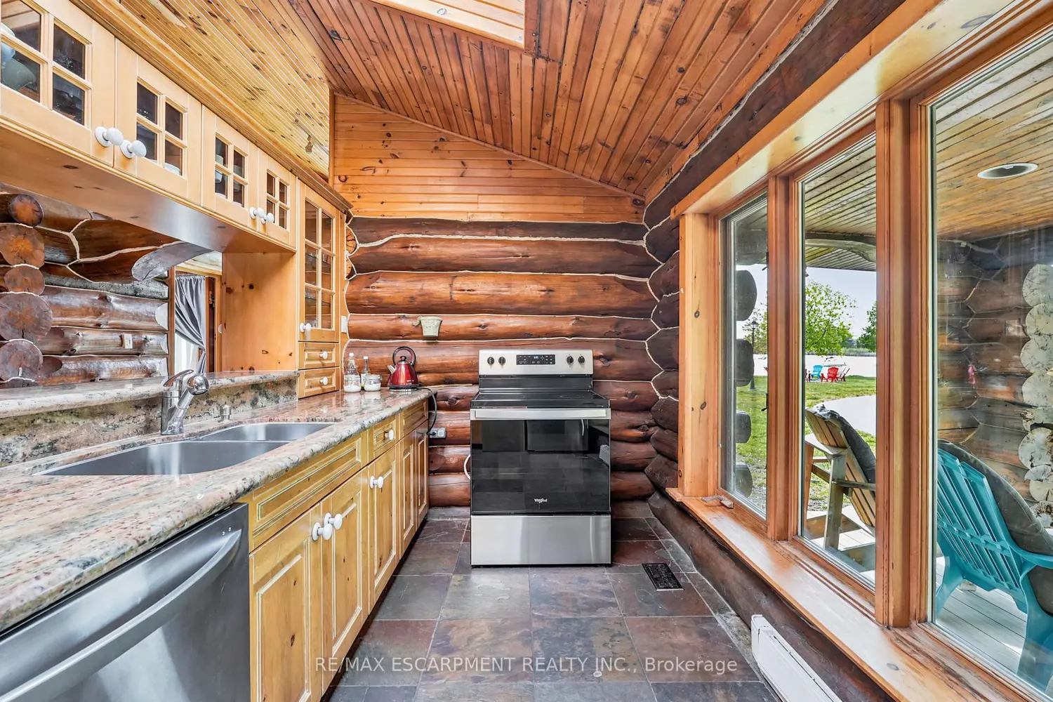 678 Chantler Road photo 5