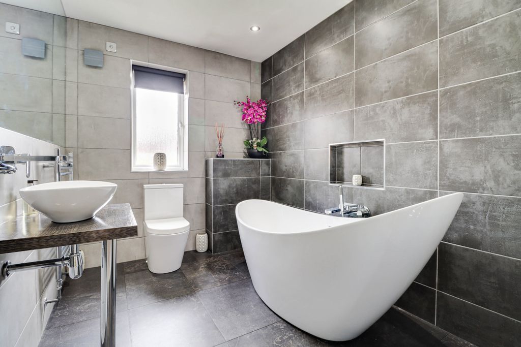 Additional image 17 of 4 bed detached house for saleBadgers Gate, Dunstable LU6