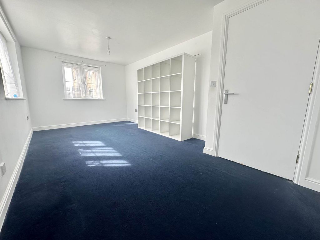 Additional image 2 of 2 bed flat for saleBramley Court, Luton Road, Dunstable LU5