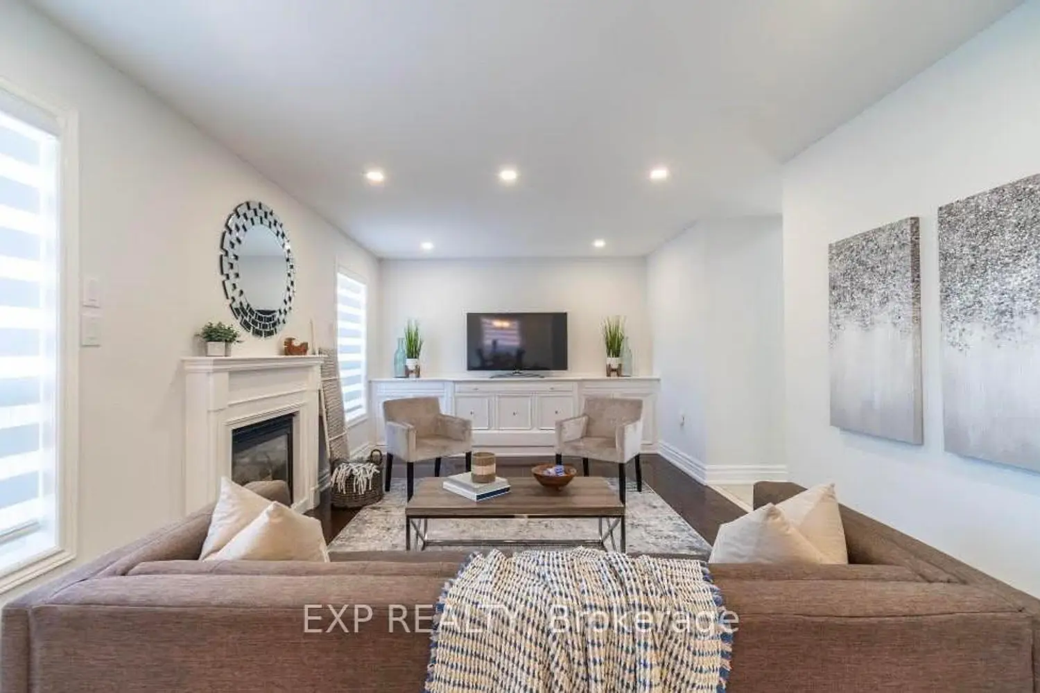 2293 Warrington Way photo 4