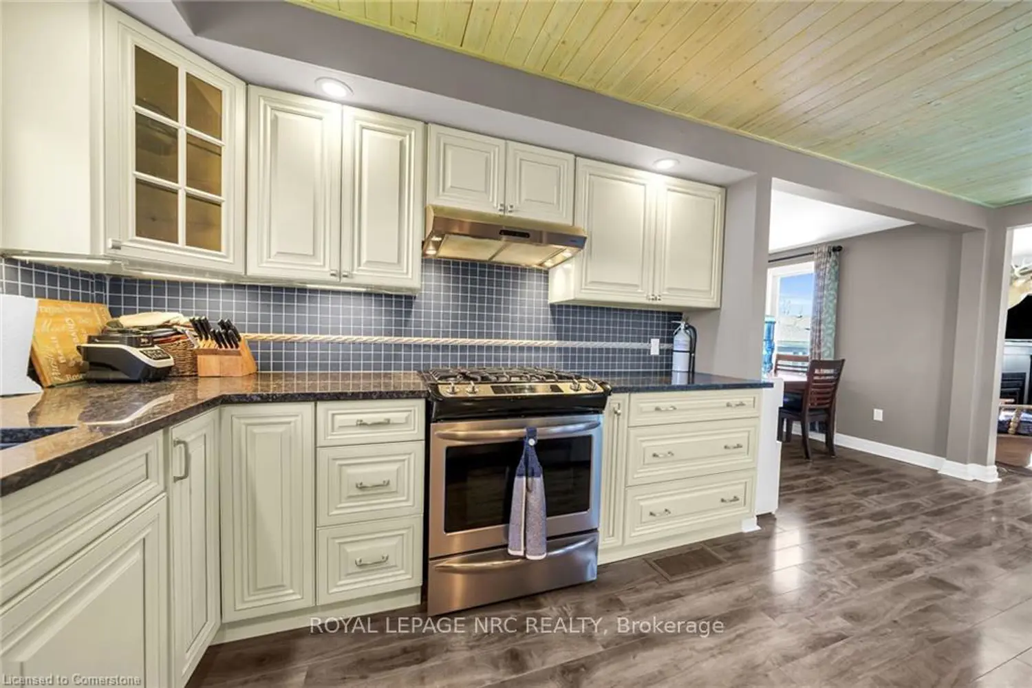2970 Lakeshore Road photo 4