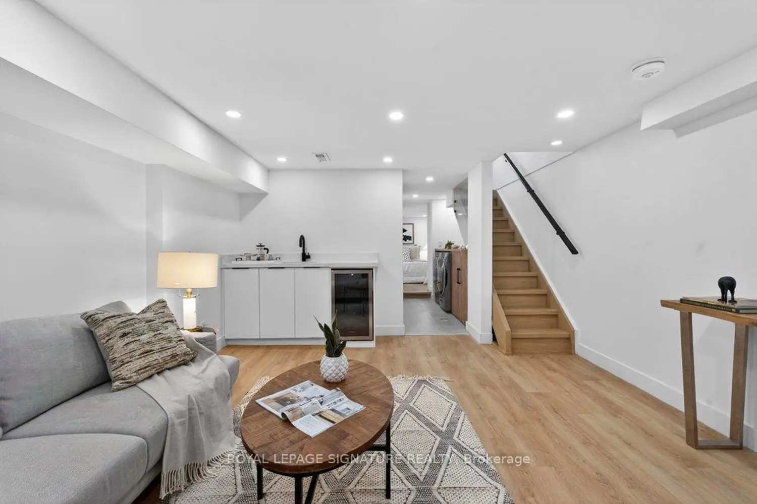 Additional image 9 of 228 Queensdale Avenue