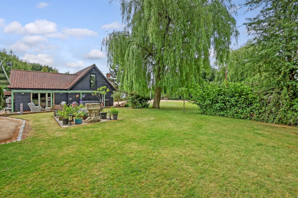 6 bed barn conversion for saleButtleys Lane, Great Dunmow CM6 photo 3