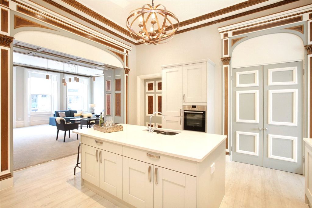 Additional image 5 of 3 bed flat for saleStratton House, 59-60 High West Street, Dorchester, Dorset DT1