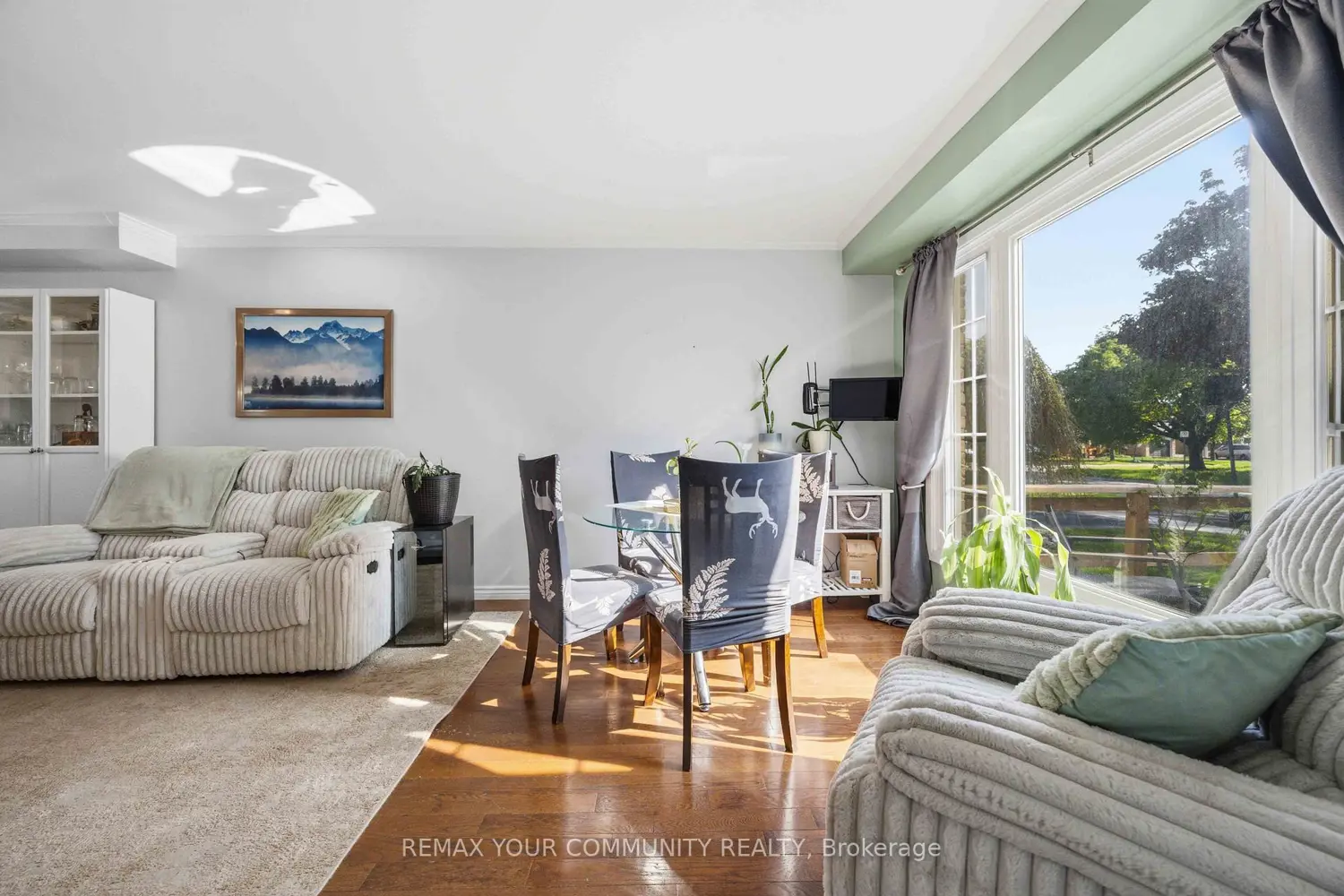 1357 Belair Crescent photo 4